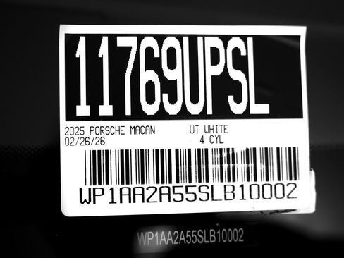 Certified 2025 Porsche Macan image 29