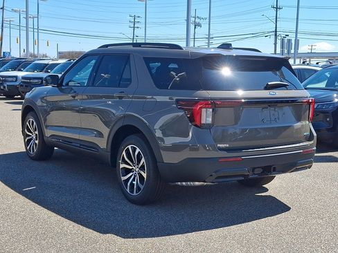 New 2026 Ford Explorer ST-Line AWD/4WD image 4