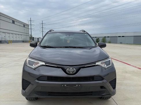Used 2018 Toyota RAV4 LE image 3