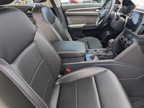 Used 2023 Volkswagen Atlas SE w/ Panoramic Sunroof Package FWD image 12