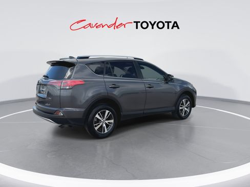 Used 2018 Toyota RAV4 XLE FWD image 8