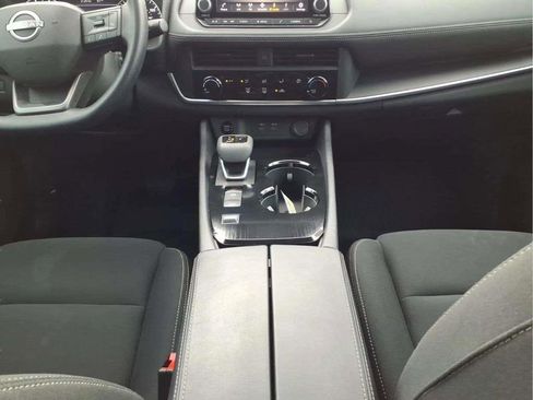 Used 2025 Nissan Rogue S FWD image 13