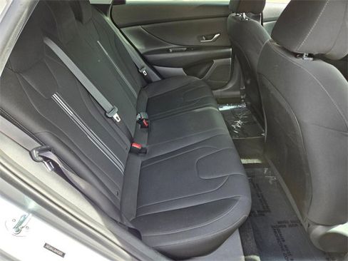 Used 2021 Hyundai Elantra SEL image 19