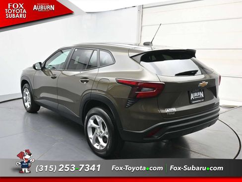 Used 2024 Chevrolet Trax LS w/ LS Convenience Package FWD image 14