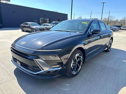 New 2026 Hyundai Sonata SEL FWD image 3