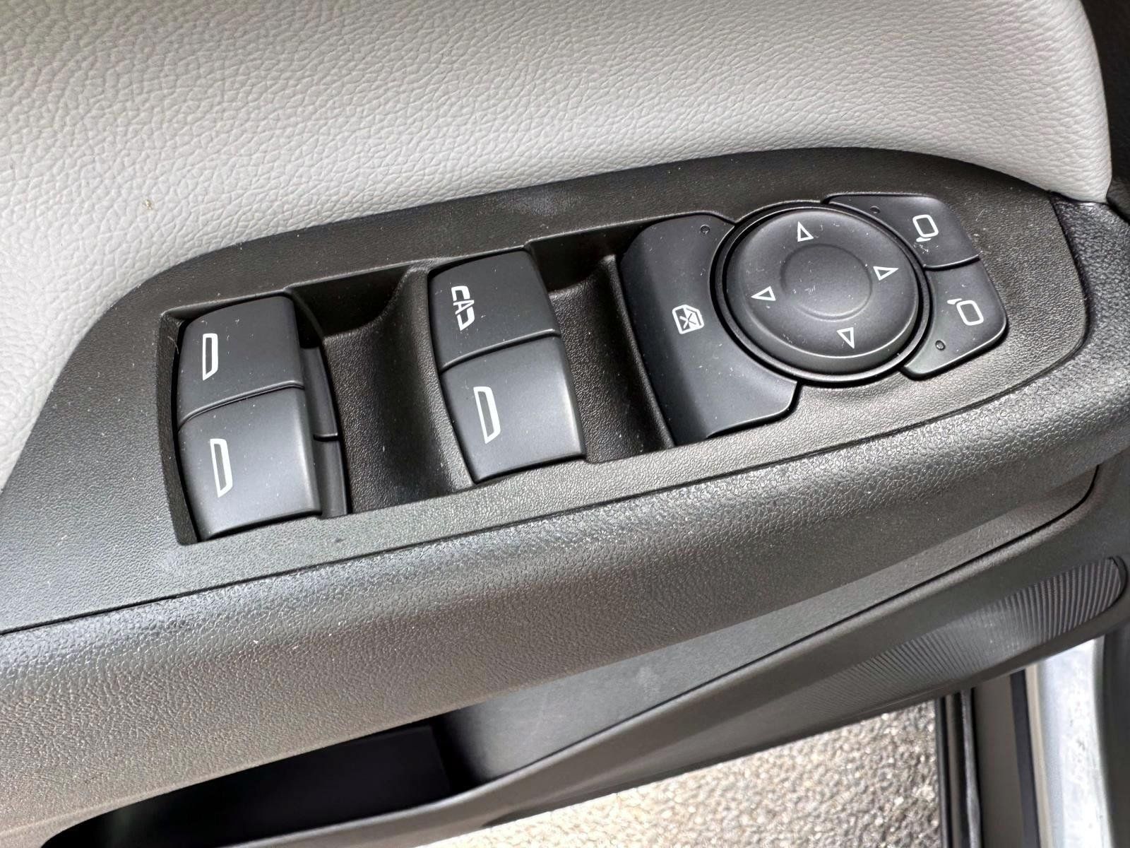 Used 2023 Chevrolet Equinox LS w/ LS Convenience Package AWD/4WD image 9