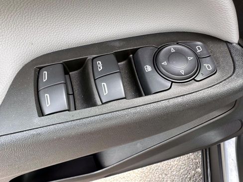 Used 2023 Chevrolet Equinox LS w/ LS Convenience Package AWD/4WD image 9