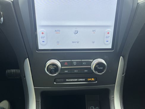 Used 2024 Ford Edge SE w/ Black Appearance Package image 22