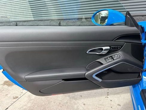 Used 2025 Porsche 718 Cayman image 36