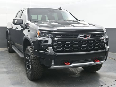 Used 2022 Chevrolet Silverado 1500 ZR2 w/ Technology Package image 3