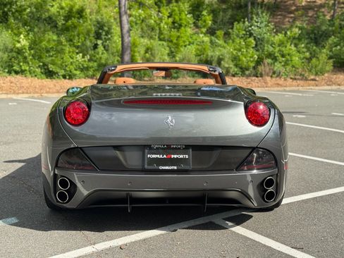 Used 2011 Ferrari California RWD image 15