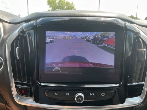 Used 2020 Chevrolet Traverse LT FWD image 13