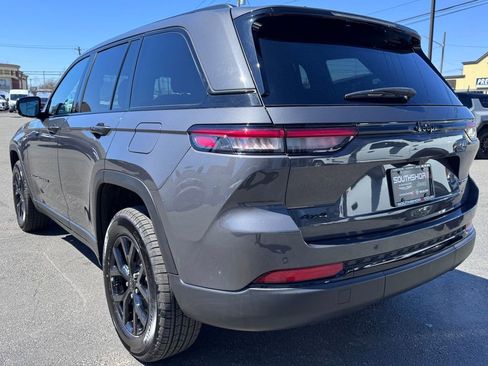 Used 2024 Jeep Grand Cherokee Altitude image 5