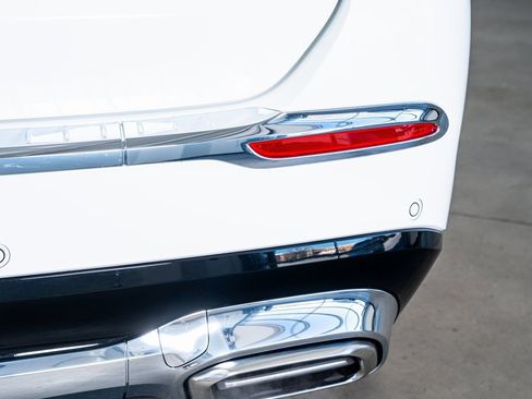 Used 2024 Mercedes-Benz Maybach GLS 600 4MATIC image 32