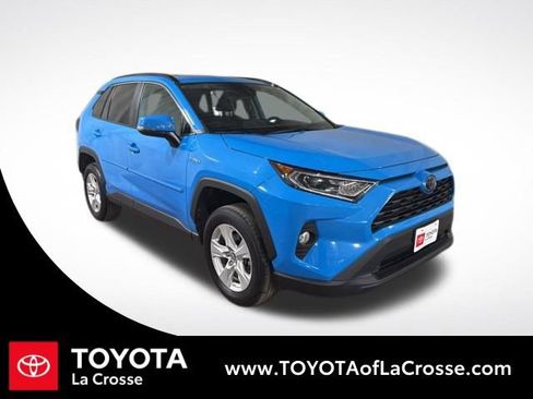 Used 2021 Toyota RAV4 XLE image 1