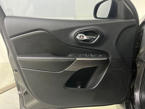 Used 2019 Jeep Cherokee Latitude Plus image 27