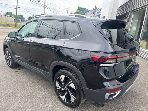 Used 2025 Volkswagen Taos SE AWD/4WD image 8