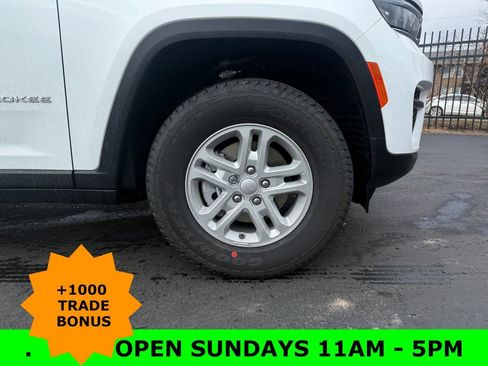 New 2025 Jeep Grand Cherokee Laredo image 9