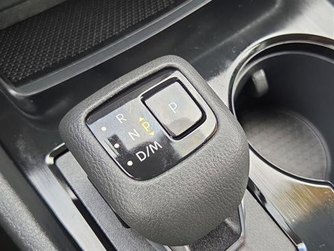 Certified 2025 Nissan Rogue SV image 27