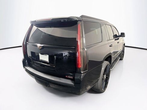 Used 2019 Cadillac Escalade Luxury w/ Escalade Sport Edition AWD/4WD image 7