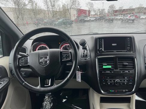 Used 2016 Dodge Grand Caravan SXT image 11