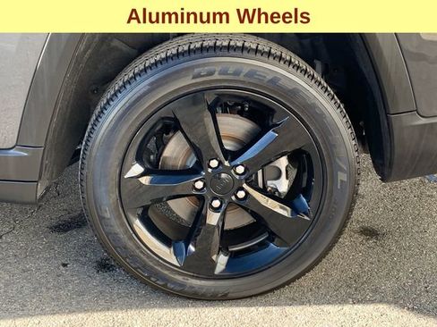 Used 2025 Jeep Grand Cherokee L Altitude image 9