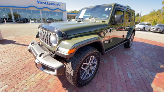 Used 2024 Jeep Wrangler Unlimited Sahara w/ Technology Group AWD/4WD image 5