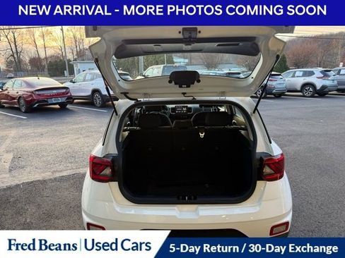 Certified 2024 Hyundai Venue SE image 8