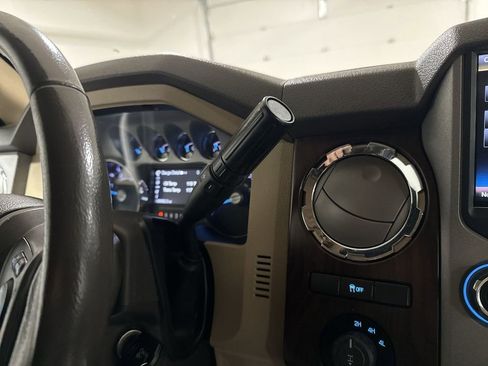 Used 2015 Ford F250 Lariat w/ Lariat Interior Package AWD/4WD image 17