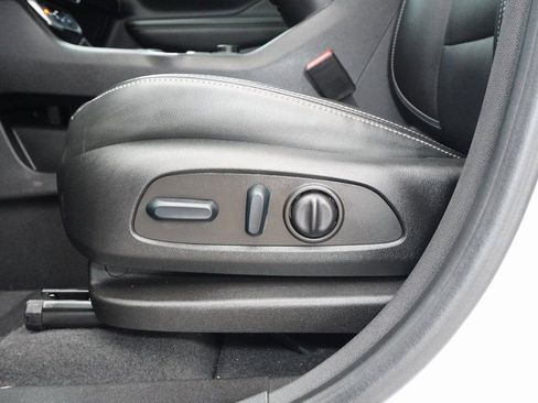 Used 2022 GMC Terrain SLT w/ Tech Package image 21