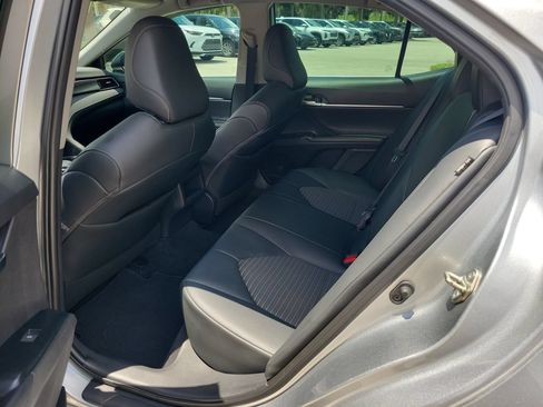 Used 2020 Toyota Camry SE FWD image 10
