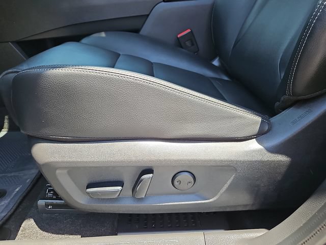 Used 2025 Nissan Rogue SL AWD/4WD image 14