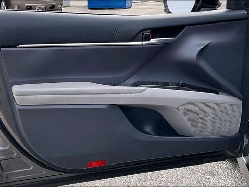 Used 2021 Toyota Camry LE image 18