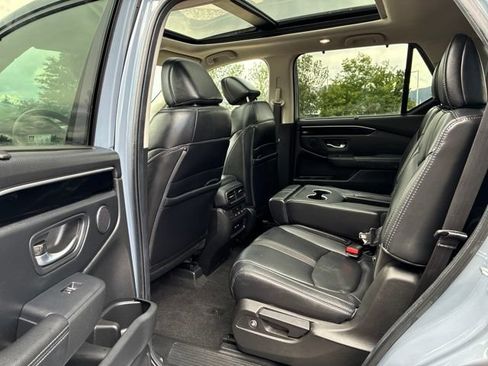 Used 2025 Honda Pilot Touring image 14