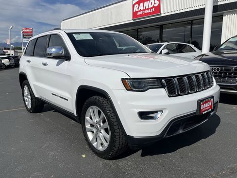 Used 2017 Jeep Grand Cherokee Limited w/ Luxury Group II AWD/4WD image 2