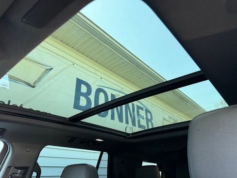 Used 2025 Chevrolet Tahoe Z71 w/ Comfort Package image 13