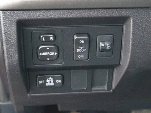 Used 2016 Toyota Tundra SR5 AWD/4WD image 16
