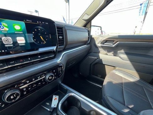 Used 2024 Chevrolet Silverado 1500 High Country image 14