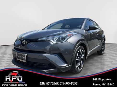 Used 2019 Toyota C-HR XLE FWD image 1