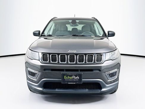 Used 2017 Jeep Compass Sport image 2