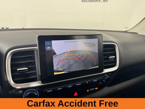 Used 2026 Hyundai Venue SE image 3