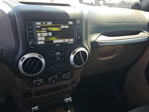 Used 2014 Jeep Wrangler Unlimited Sahara w/ Connectivity Group AWD/4WD image 10