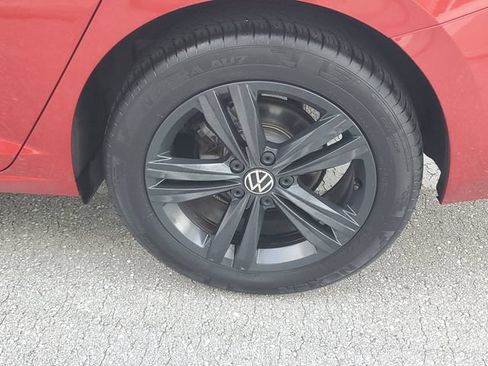 Used 2024 Volkswagen Jetta SE w/ Panoramic Sunroof Package FWD image 5
