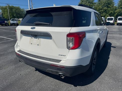 Used 2023 Ford Explorer XLT w/ Equipment Group 202A AWD/4WD image 5