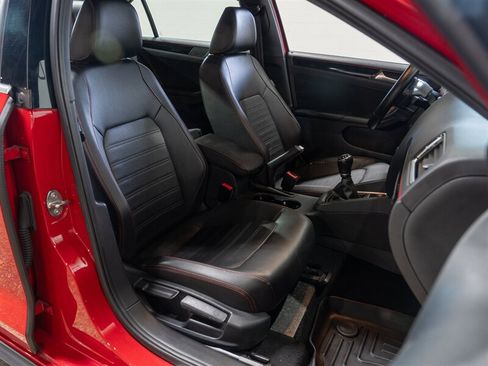 Used 2017 Volkswagen Jetta GLI FWD image 21