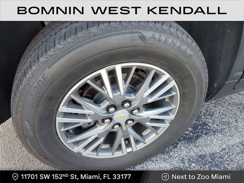 Used 2025 Chevrolet Traverse LT image 9