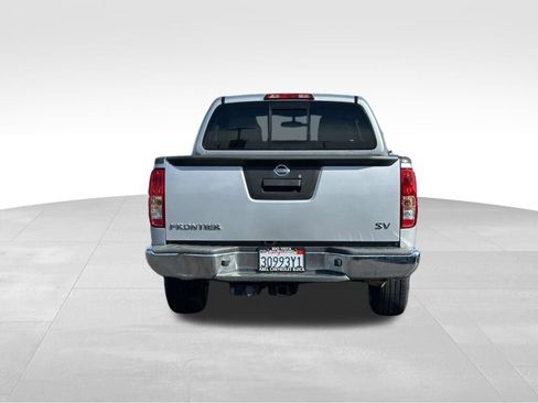 Used 2015 Nissan Frontier SV image 4