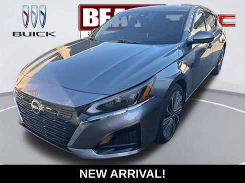 Used 2023 Nissan Altima 2.5 SL image 1