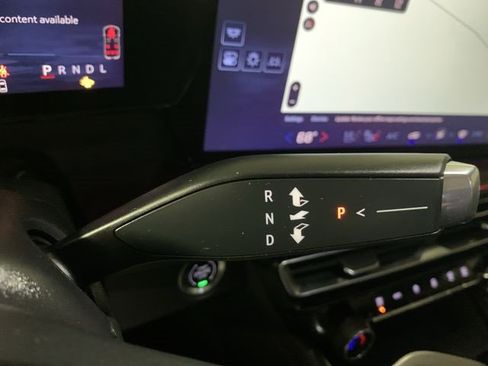 Used 2024 Chevrolet Traverse RS image 16