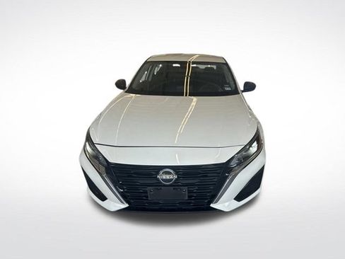 Used 2025 Nissan Altima 2.5 SV FWD image 2